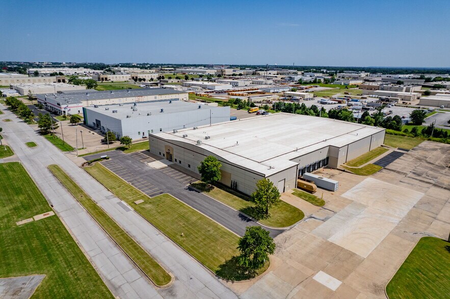 More Photos Of 12322 E 55th St, Tulsa Distribution For Lease