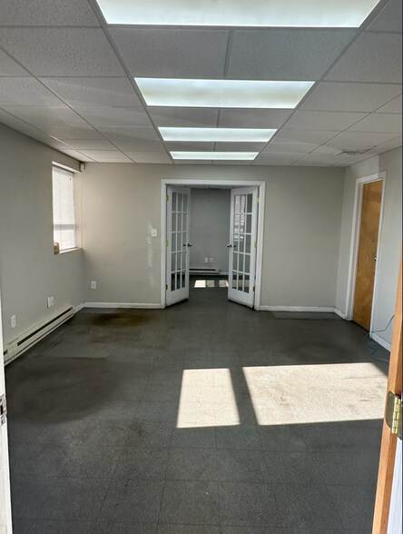 More Photos Of 195 S Fehr Way, Bay Shore Warehouse For Sale