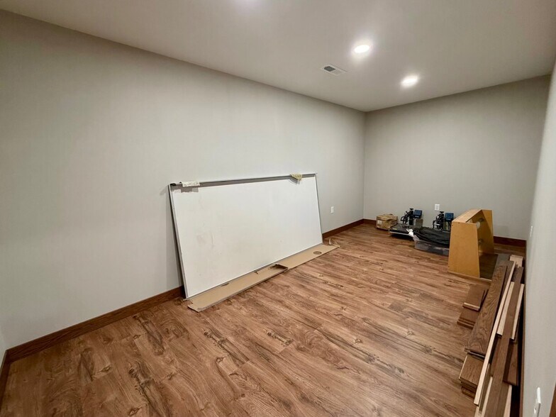 More Photos Of 405 Lake Ave, Gothenburg Distribution For Sale