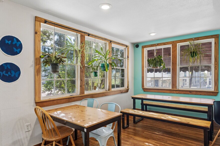 More Photos Of 217 W Hopkins St, San Marcos Restaurant For Sale