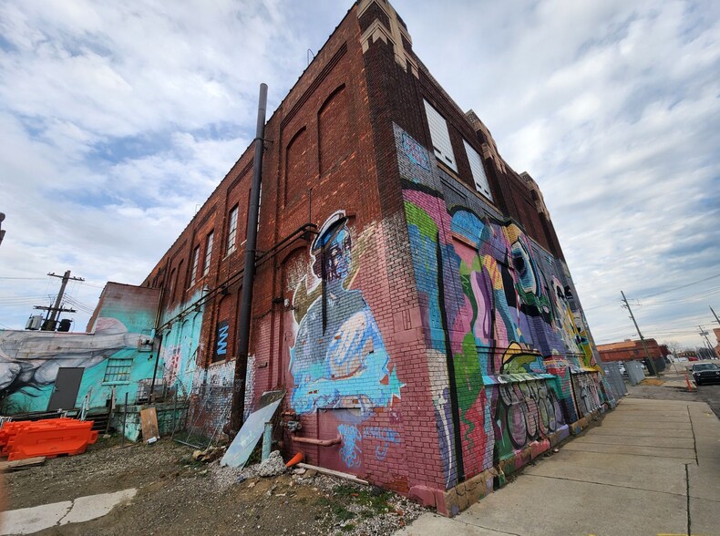 More Photos Of 1561 Adelaide St, Detroit Warehouse For Sale