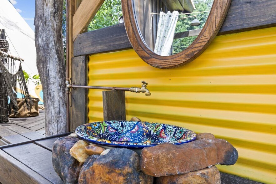 More Photos Of 32 Owl Creek Rd, Murphy Trailer Camper Park For Sale