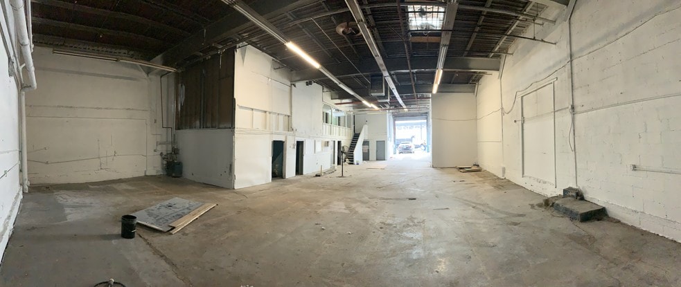 More Photos Of 2501-2515 Newbold Ave, Bronx Warehouse For Lease