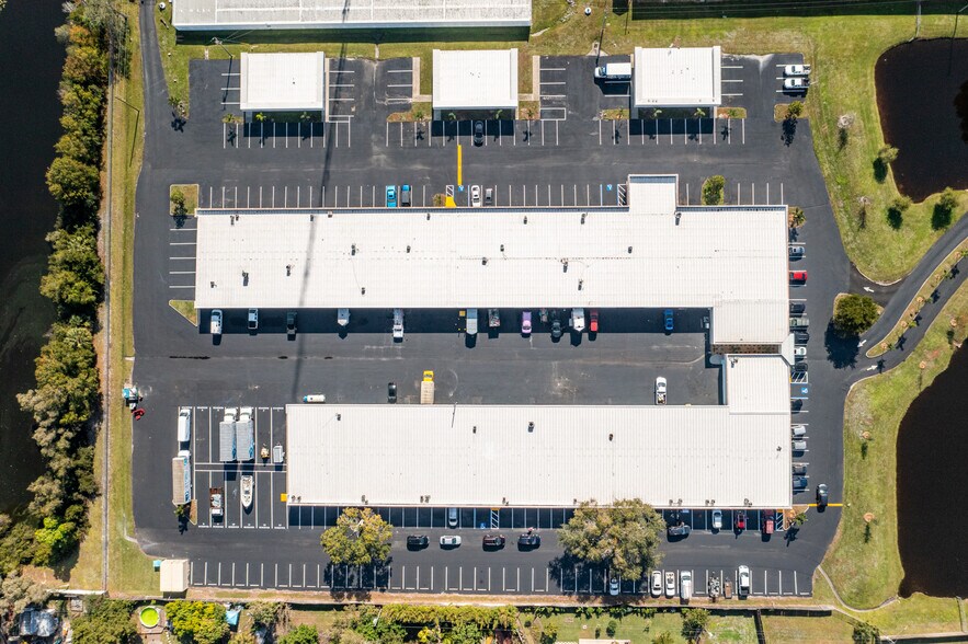 More Photos Of 4301 32nd St, Bradenton Flex For Lease