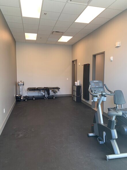 More Photos Of 610 S Watters Rd, Allen Medical For Lease