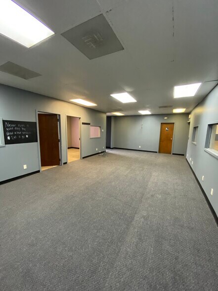 More Photos Of 7620-7640 Tyler Blvd, Mentor Warehouse For Lease