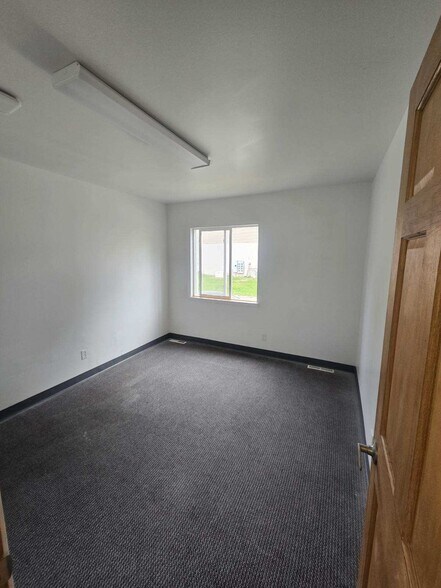 More Photos Of 2055 N Towne Ln NE, Cedar Rapids Industrial For Sale