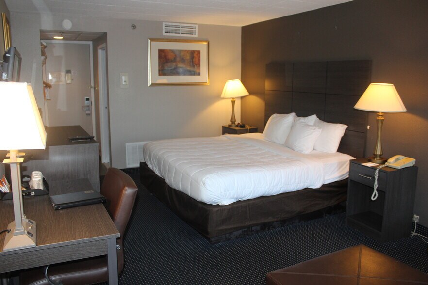 More Photos Of 148 Sheraton Dr, New Cumberland Hotel For Sale