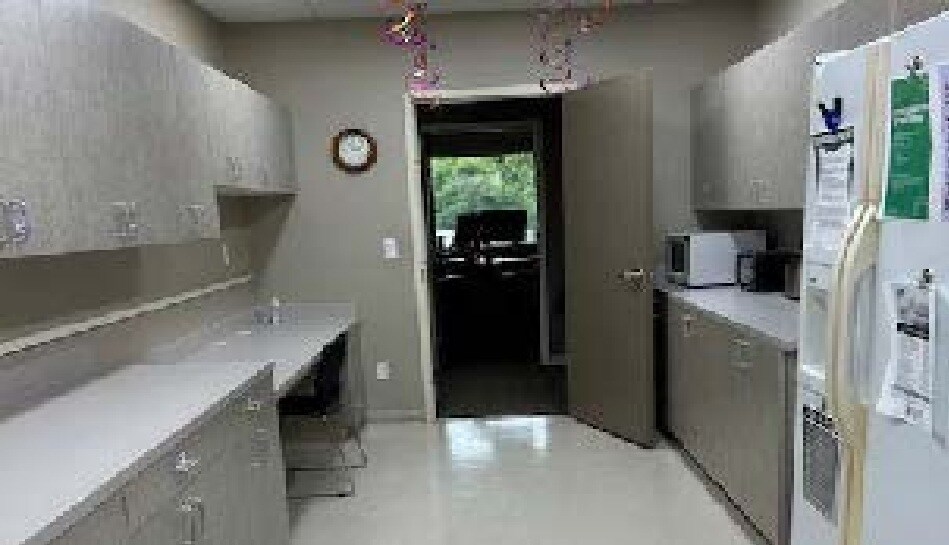 More Photos Of 698 12th St SE, Salem Office For Lease