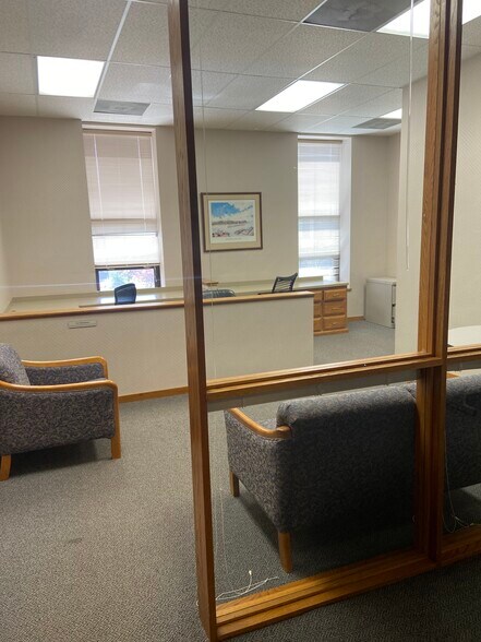 More Photos Of 235 E High St, Jefferson City Office For Lease