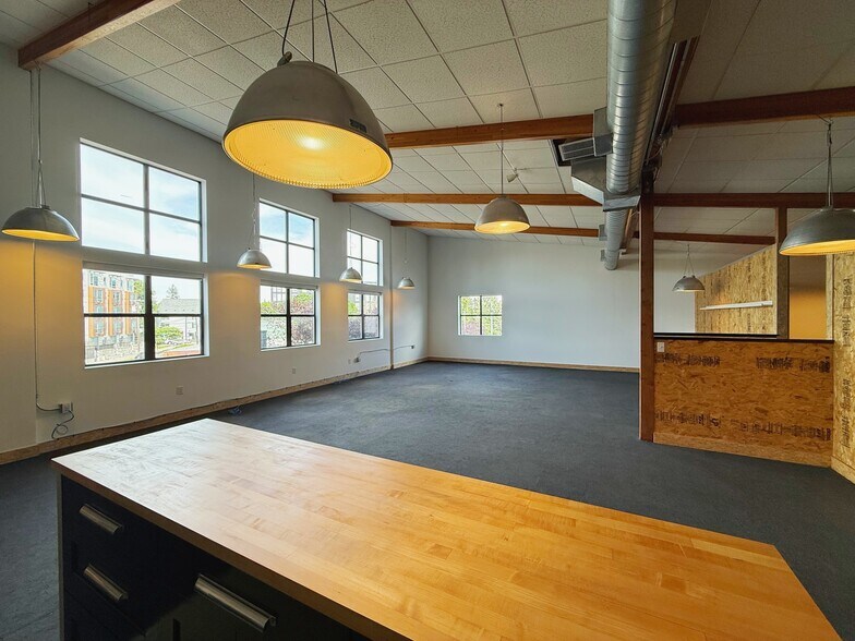 More Photos Of 4231 N Interstate Ave, Portland Office For Lease
