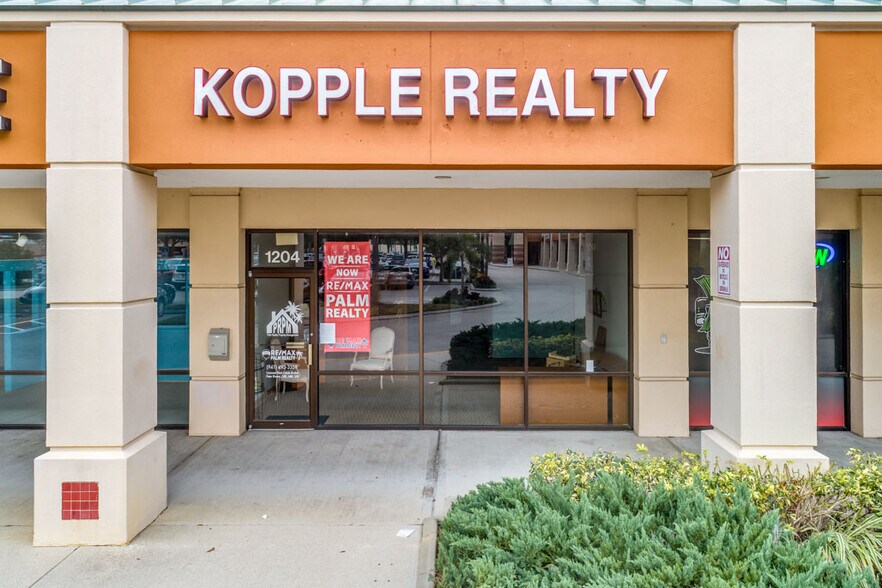 More Photos Of 1168-1258 Jacaranda Blvd, Venice Storefront For Lease