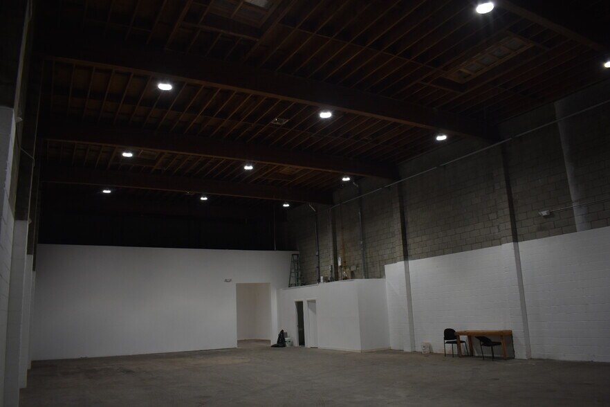 More Photos Of 5701-5709 S San Pedro St, Los Angeles Manufacturing For Lease