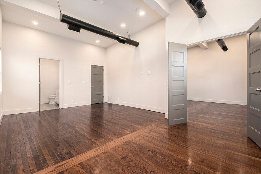 More Photos Of 2601-2603 N 45th St, Omaha Storefront Retail Residential For Sale