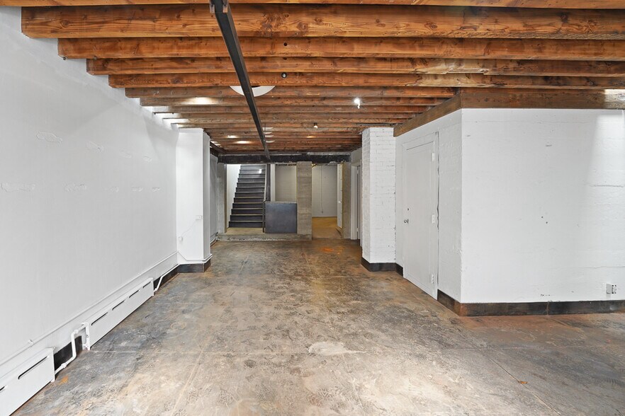 More Photos Of 10 Dravus St, Seattle Unknown For Lease