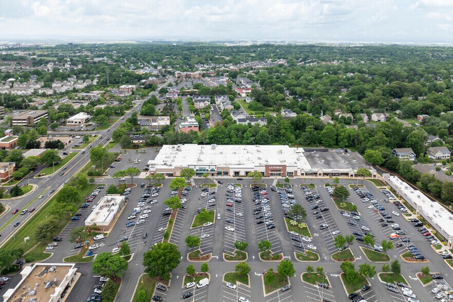More Photos Of 494 Elden St, Herndon General Retail For Lease