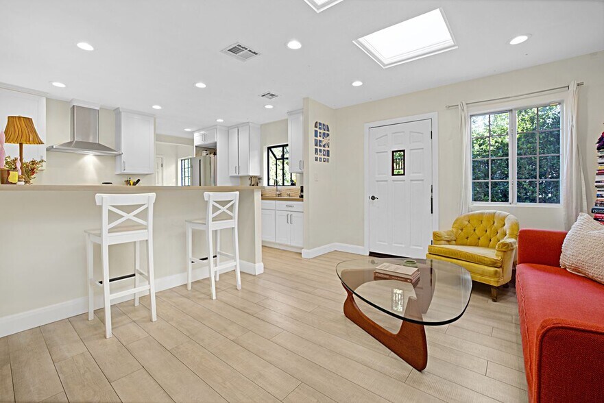 More Photos Of 7621 Norton Ave, West Hollywood Multifamily For Sale