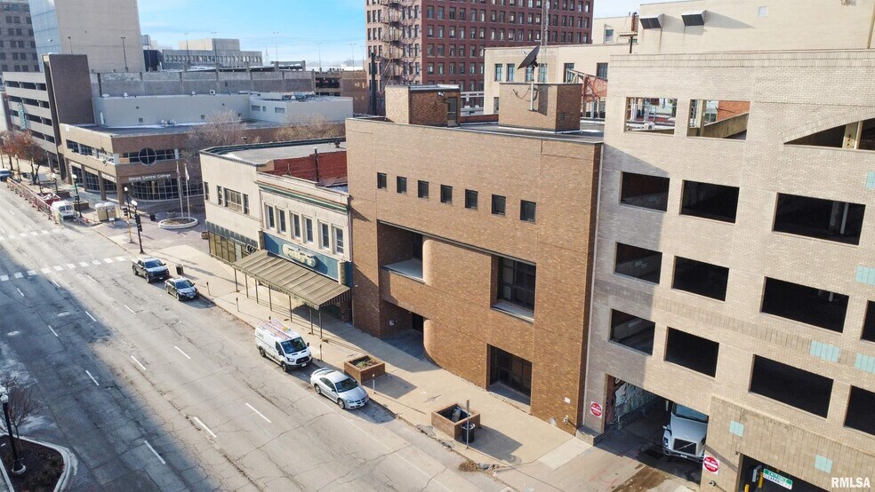 More Photos Of 113 SW Adams St, Peoria Office For Sale