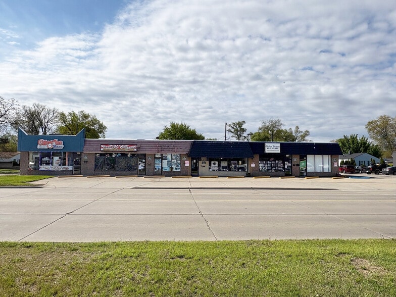 Primary Photo Of 505-515 W 11 Mile Rd, Madison Heights Storefront For Lease