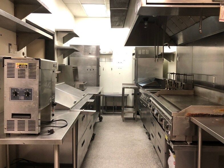 More Photos Of 3299 S Broadway, Englewood Freestanding For Lease