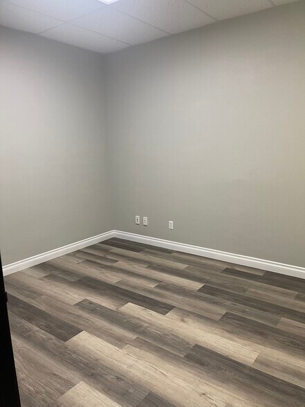 More Photos Of 215 E Warm Springs Rd, Las Vegas Office For Lease