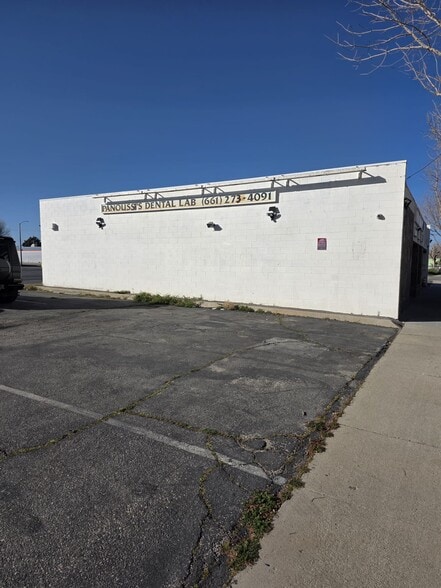 More Photos Of 38423-38425 E 9th St, Palmdale Storefront Retail Office For Sale