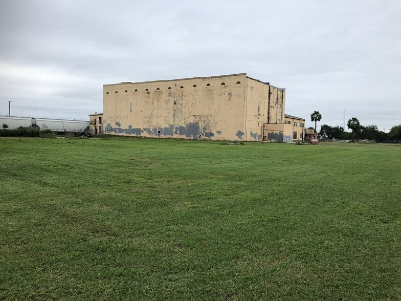 More Photos Of 1335 W Memphis St, Harlingen Industrial For Lease