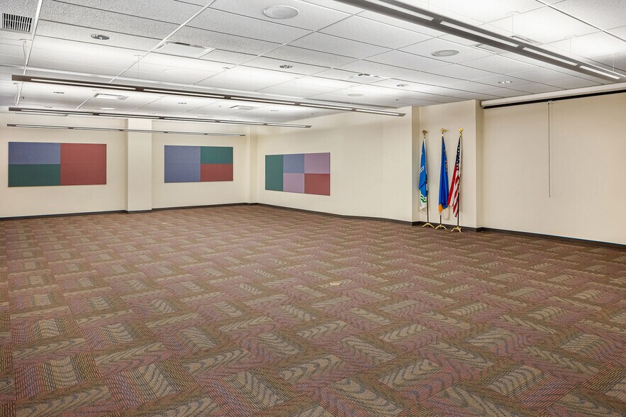 More Photos Of 2115 Lexington Rd, Louisville Office For Sale