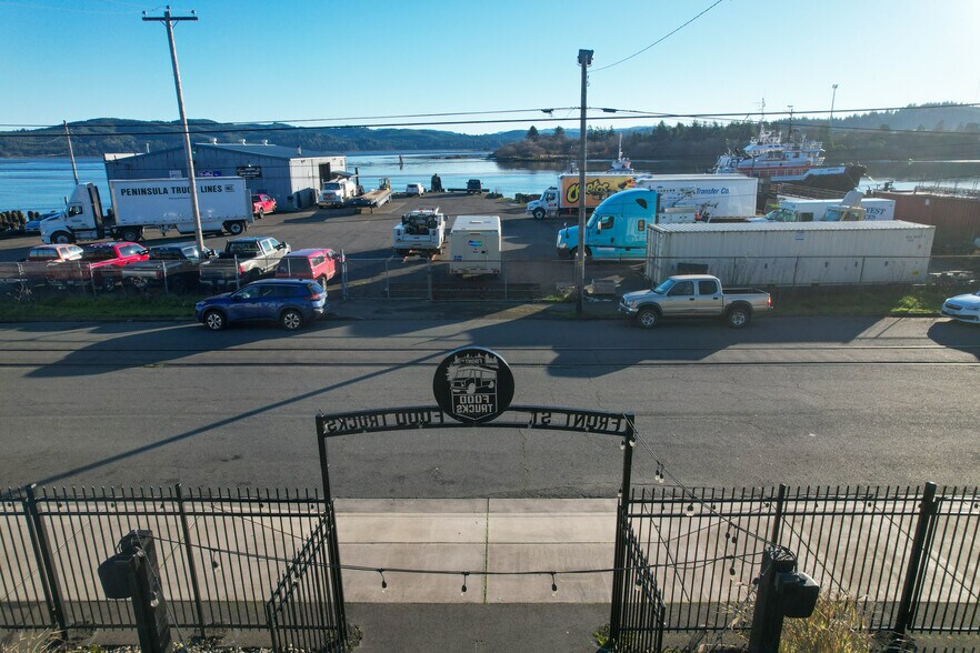 More Photos Of 775 N Front St, Coos Bay Bar For Sale