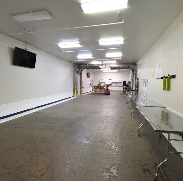 More Photos Of 1720 3rd Ave N, Fargo Distribution For Sale