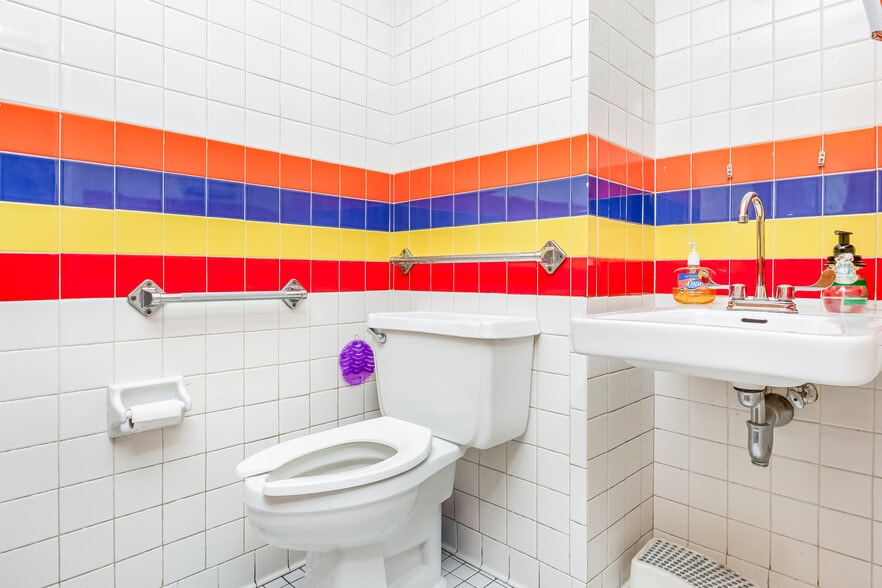 More Photos Of 2611 Corporal Kennedy St, Bayside Office For Sale