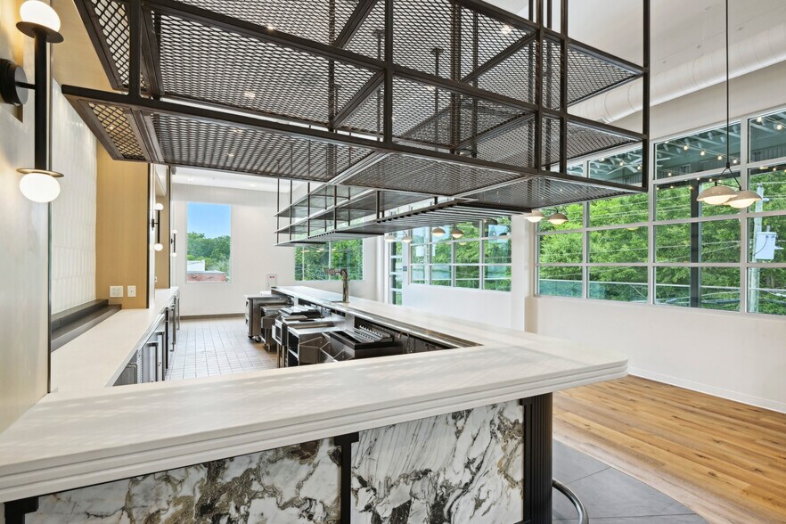 More Photos Of 159 Armour Dr NE, Atlanta Showroom For Lease
