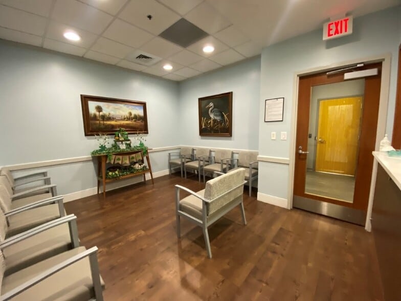 More Photos Of 180 Wingo Way, Mount Pleasant Medical For Lease