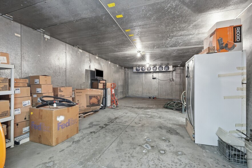 More Photos Of 105 Marble St, Athol Manufacturing For Sale