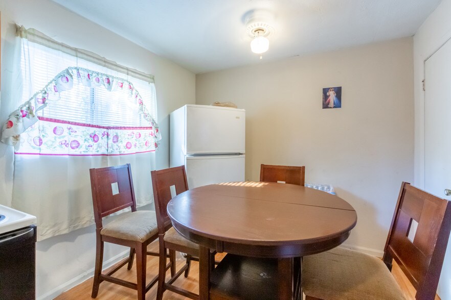 More Photos Of 417 Barton Dr, Forest Park Apartments For Sale