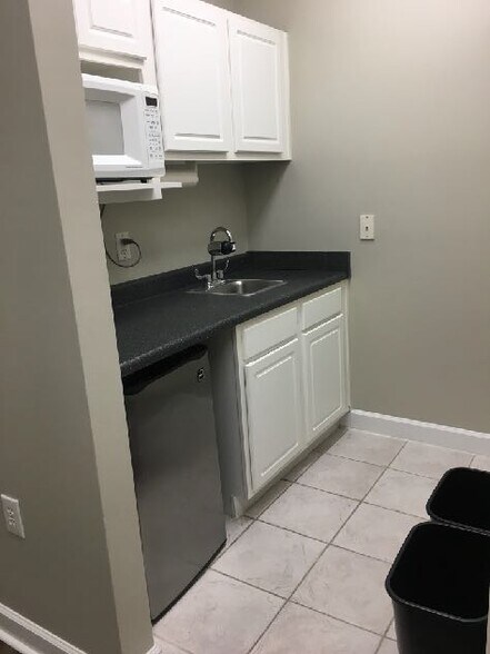 More Photos Of 6501 Creedmoor Rd, Raleigh Office Residential For Lease