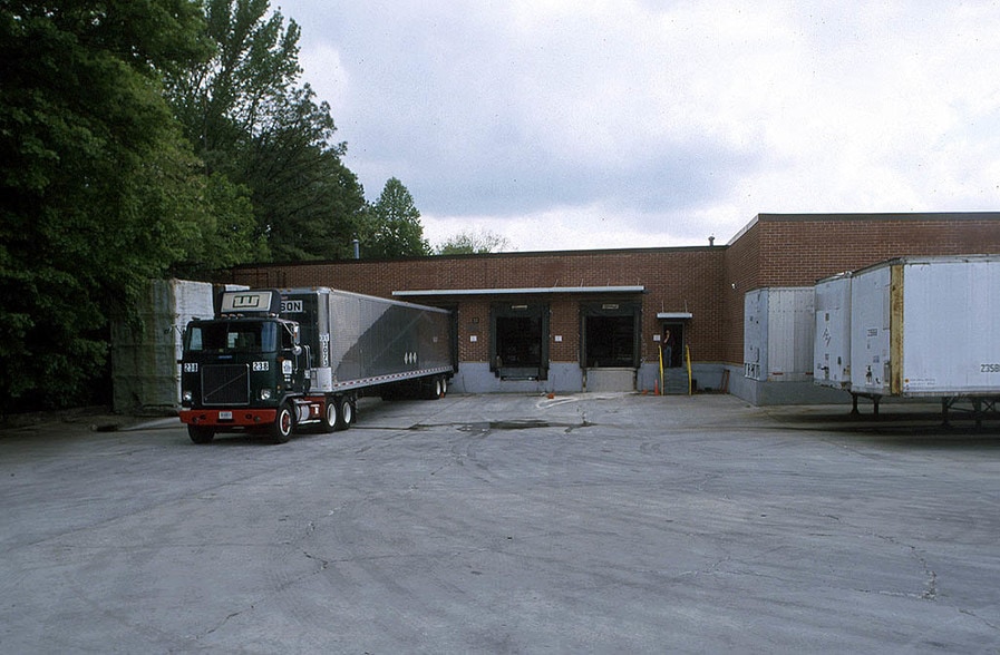 More Photos Of 2723 Apple Valley Rd NE, Atlanta Light Distribution For Lease