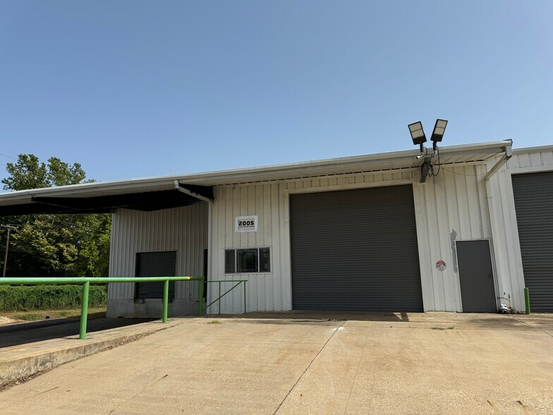 More Photos Of 2005 Tile Factory Rd, Palestine Manufacturing For Lease