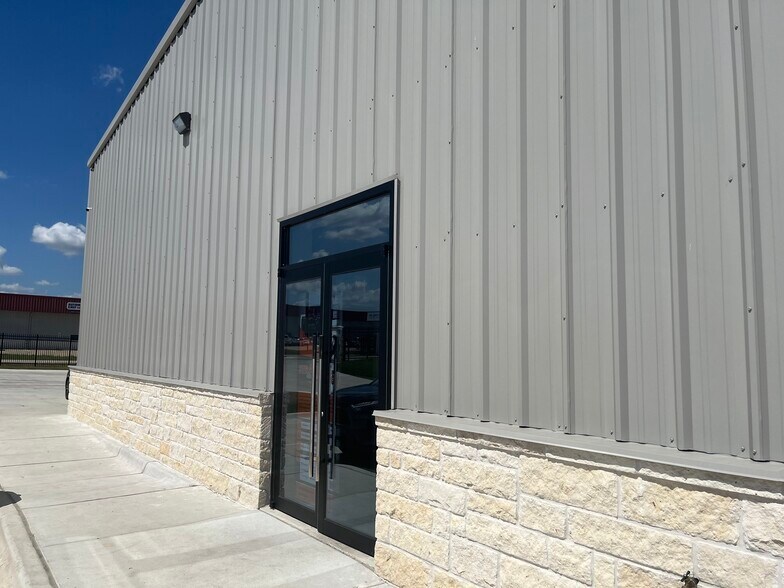 More Photos Of 5881 Imperial Loop, College Station Industrial For Lease