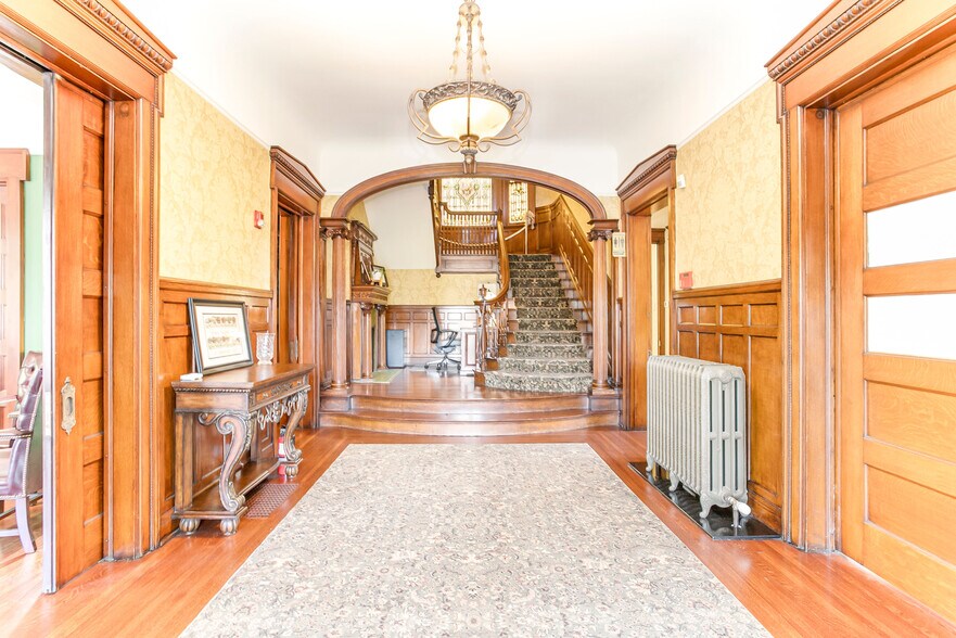 More Photos Of 401 Park Ave, Newport Office For Sale