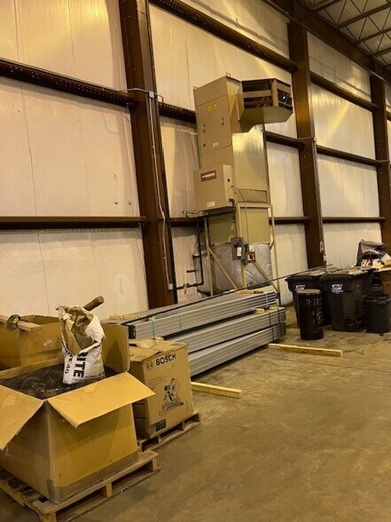 More Photos Of 110 Penn Am Dr, Quakertown Warehouse For Lease