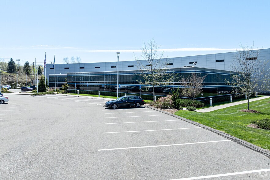 More Photos Of 50 Corporate Dr, Trumbull Distribution For Lease