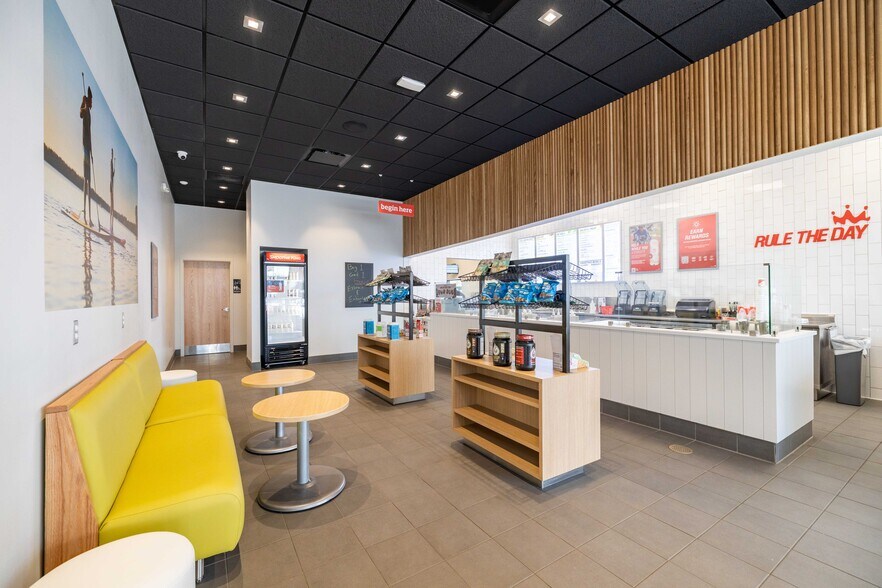 More Photos Of 26842-27000 Telegraph Rd, Flat Rock Storefront For Lease