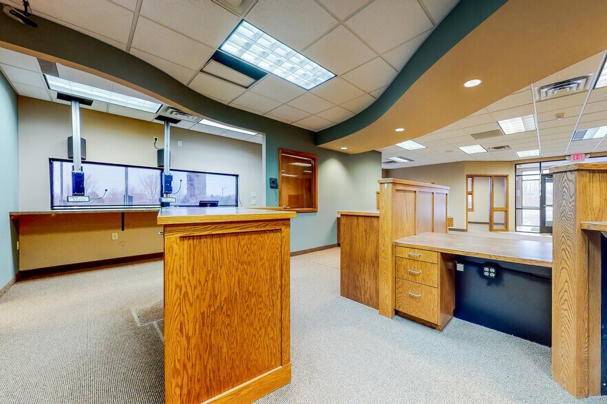 More Photos Of 11175 205th St W, Lakeville Storefront Retail Office For Lease