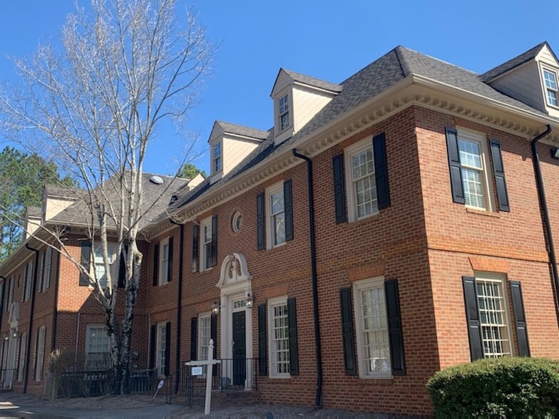 More Photos Of 8046 Roswell Rd, Atlanta Office For Sale