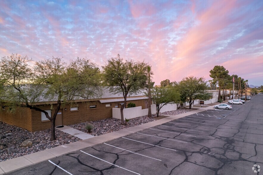 More Photos Of 6502-6564 E Carondelet Dr, Tucson Medical For Lease