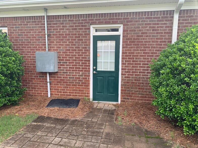 More Photos Of 1825 Lockeway Dr, Alpharetta Office For Sale