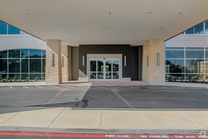More Photos Of 11123 Christus Hills, San Antonio Medical For Lease