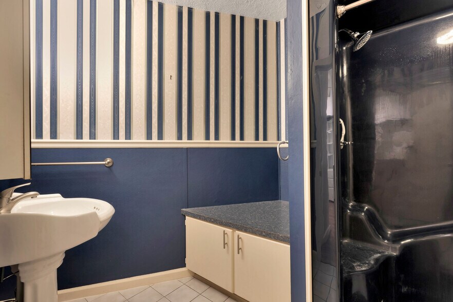 More Photos Of 7648 Broadview Dr, Houston Apartments For Sale