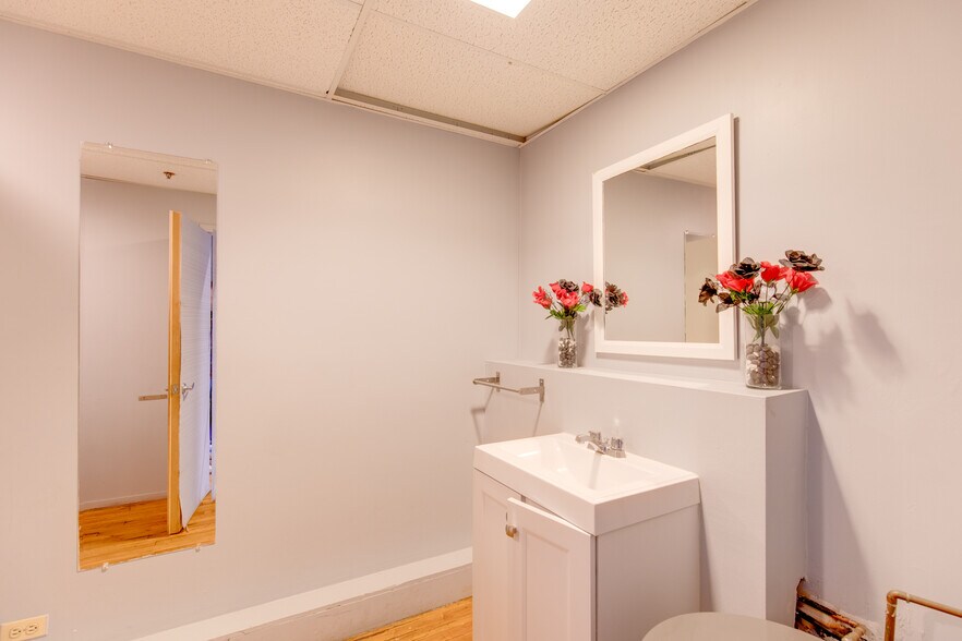 More Photos Of 1000 N Halsted St, Chicago Loft Creative Space For Lease